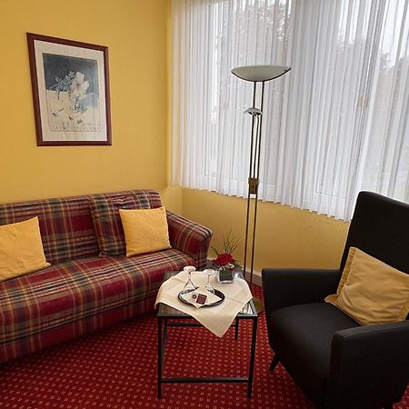 Thermen Hotel Pension Villa Holstein บาดซัลซูเฟลน ภายนอก รูปภาพ