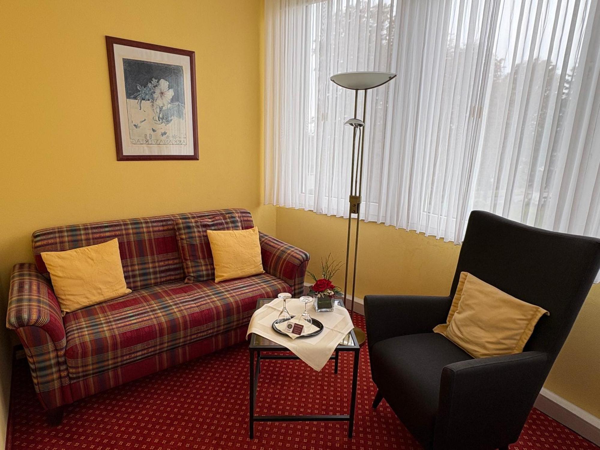 Thermen Hotel Pension Villa Holstein บาดซัลซูเฟลน ภายนอก รูปภาพ