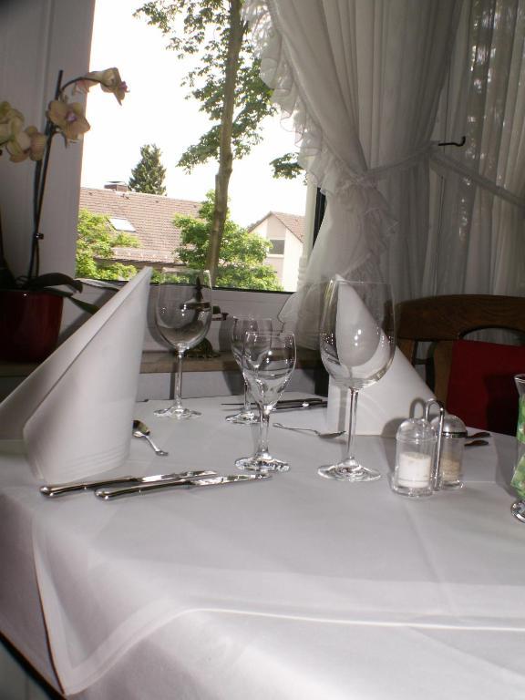 Thermen Hotel Pension Villa Holstein บาดซัลซูเฟลน ภายนอก รูปภาพ