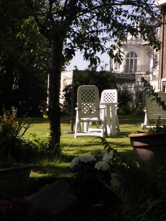 Thermen Hotel Pension Villa Holstein บาดซัลซูเฟลน ภายนอก รูปภาพ