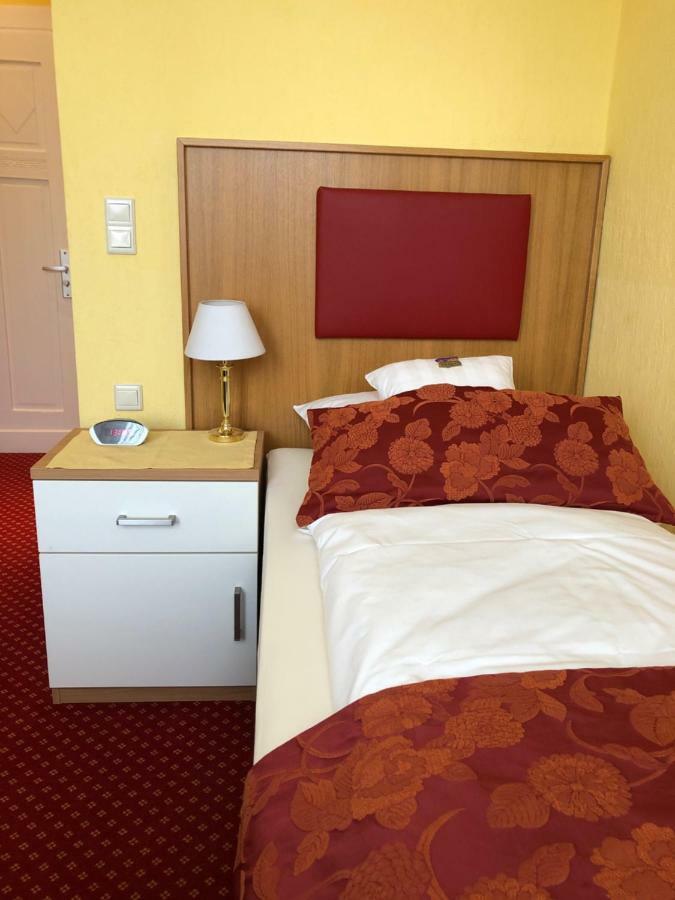 Thermen Hotel Pension Villa Holstein บาดซัลซูเฟลน ภายนอก รูปภาพ